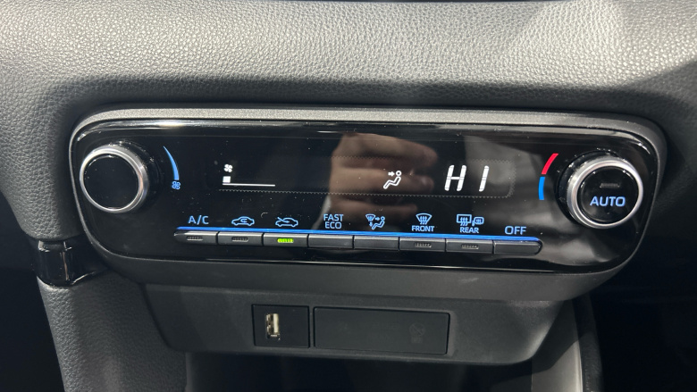 Toyota Yaris 1.5 Hybrid Design 5dr CVT Hybrid Hatchback